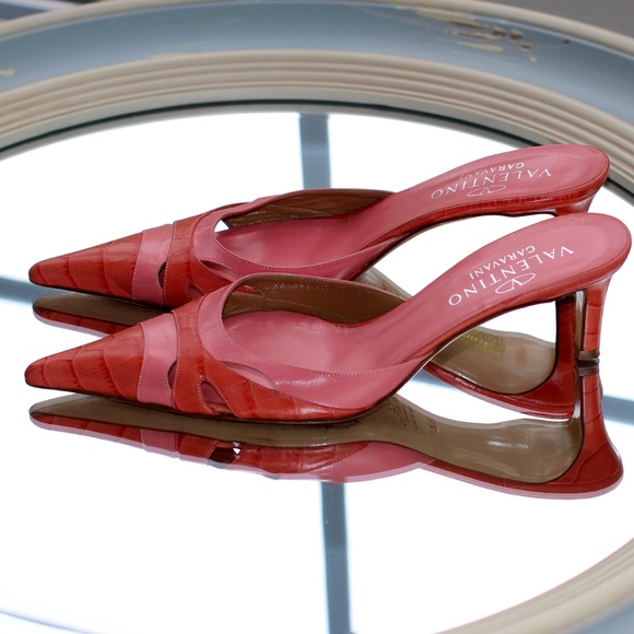 Valentino Garavani Coral Kitten Heel - Picture 3 of 8